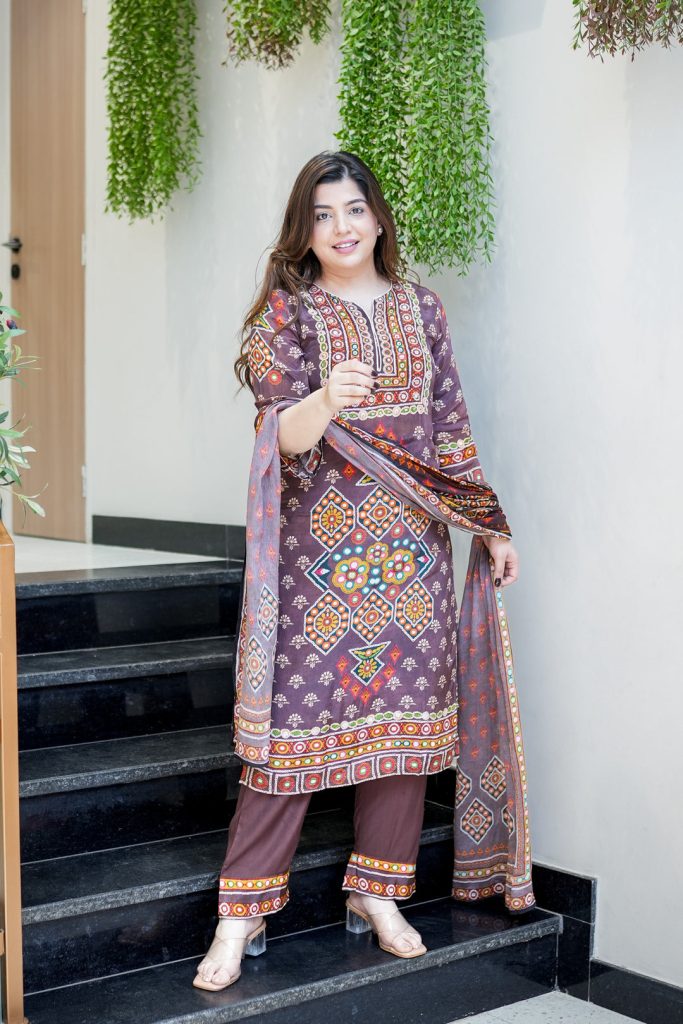 Brown Ethnic Patterned Kurti, Pant & Dupatta Ensemble