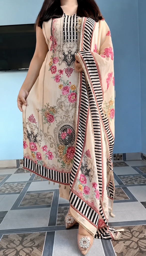 Ivory Botanical Patterned Muslin Kurta & Pant Ensemble